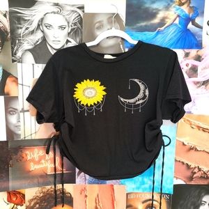Sunflower & Moon side cinched crop tee 90's